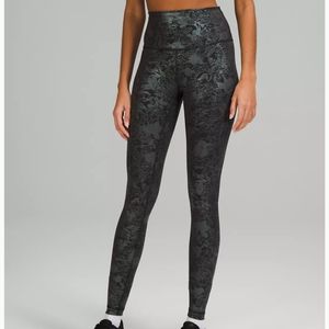 ISO: Lululemon Wunder Train High-Rise Tight 28" in Foil Print, Size 14